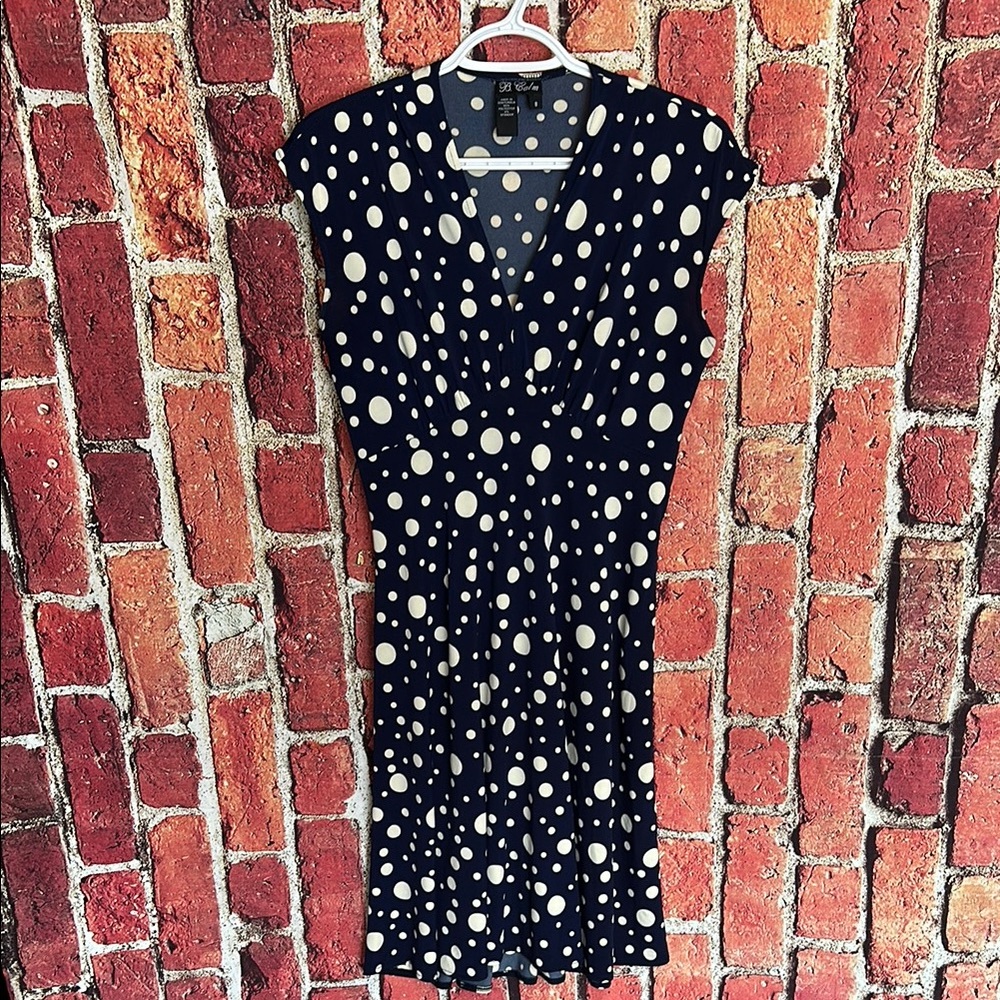 B. Calm Navy Polka Dot V-Neck Dress Size 8 navy and White V-Neck Sheath  Dress